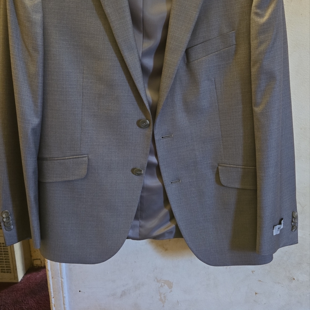 Kenneth Cole Suit Mens 36×30 Gray only used 1x Excellent Condition. Regular Size